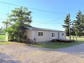 Building Photo - Three Bedroom Two Bathroom Mobile Home for...