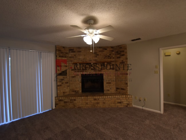 Building Photo - Adorable 3-bedroom, 2-bath duplex with 2-car garage in The Highlands Addition