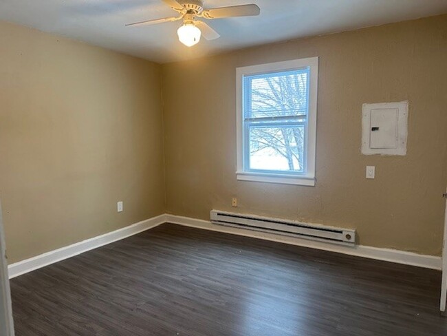 Building Photo - 1 Bedroom 1 Bathroom 2nd Floor Apartment F...