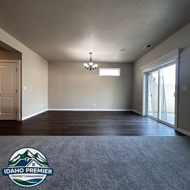 Building Photo - 2052 E Sharptail St