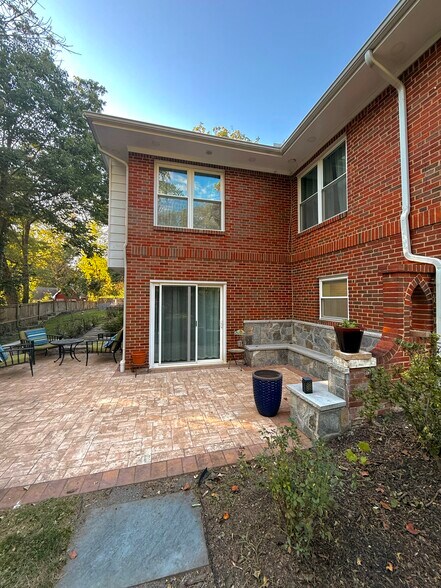 Building Photo - 19 Thomas Dr