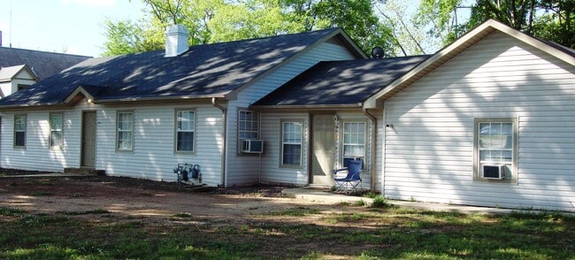 Primary Photo - Bloch Street Apartments