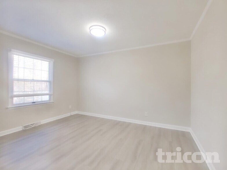 Building Photo - 2300 Timbercrest Dr