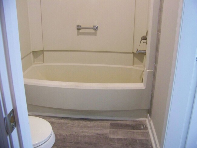 Building Photo - WATERS EDGE