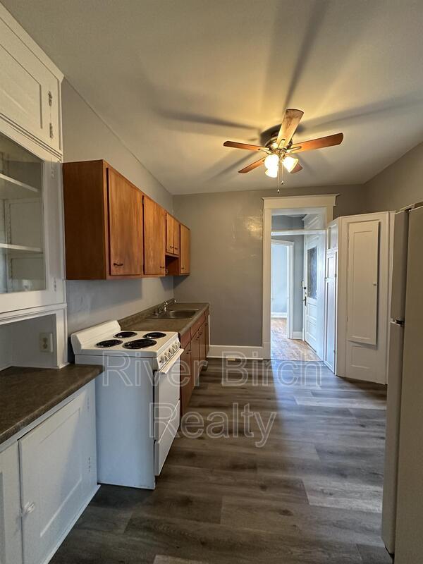 Building Photo - 619 S 5th St