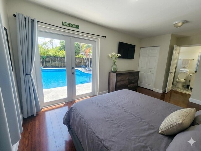 Building Photo - 3440 SW 20th St