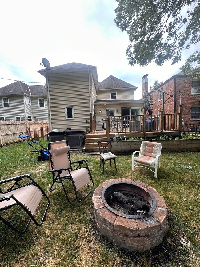 Firepit - 1420 Meadow Rd