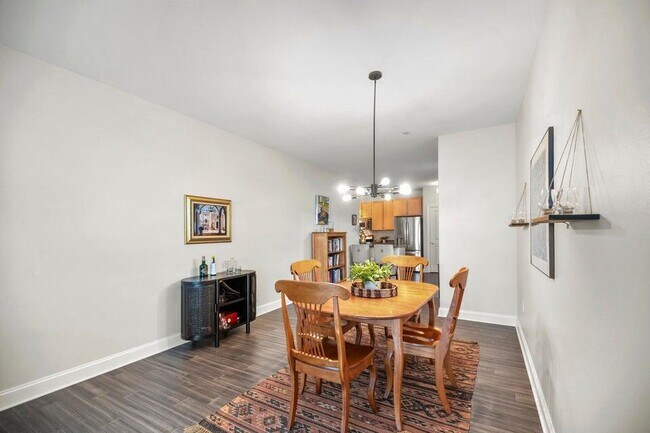 Building Photo - 1905 N Water St