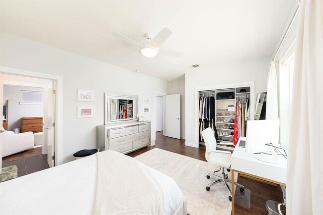 Building Photo - 301 W Stassney Ln