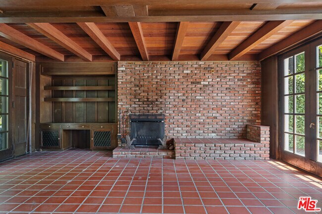 Building Photo - 808 Woodacres Rd