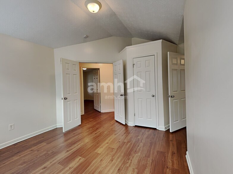 Building Photo - 389 Sunderland Way