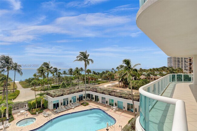 Building Photo - 10101 Collins Ave