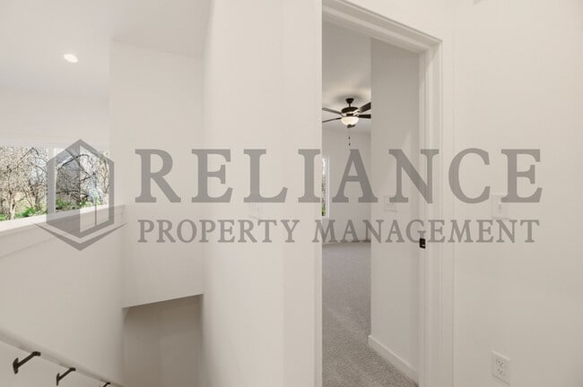 Building Photo - 5238 N Pinecrest Ct