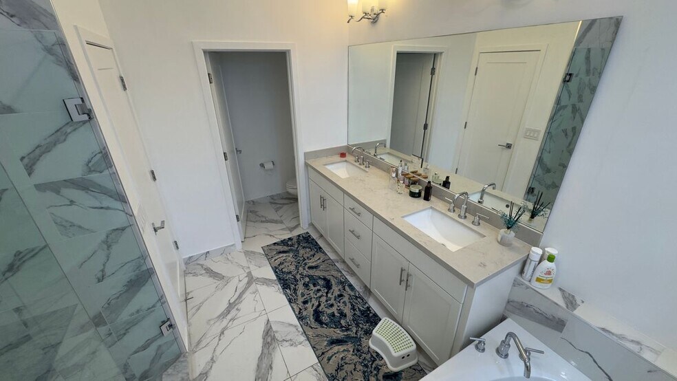 Building Photo - 4980 Whispering Way