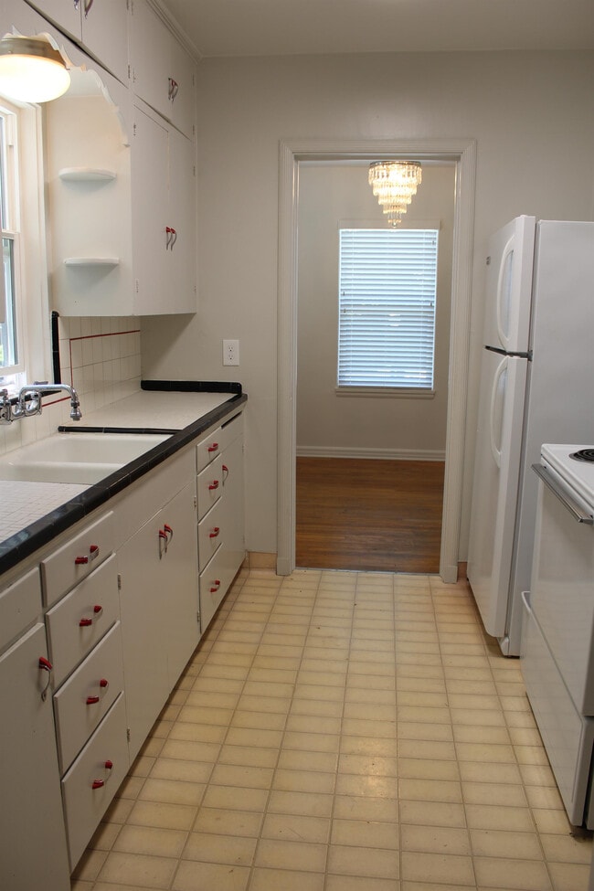 Building Photo - 1663 Blaine Ave