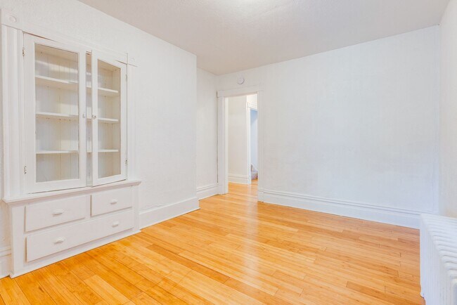 Building Photo - 406 Kingsboro St