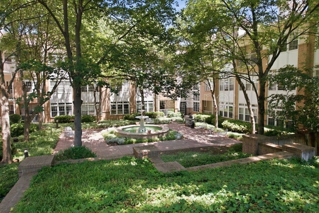 Building Photo - 220 Renaissance Pkwy NE