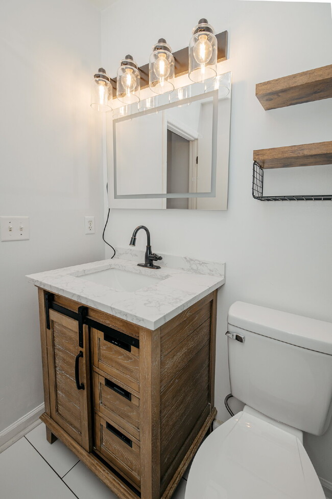 Building Photo - Charming 3-Bedroom Home with Hardwood Floors in Shadowmoss