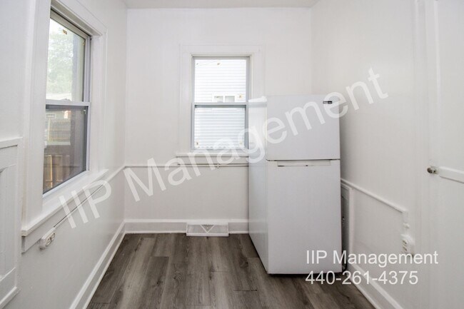 Building Photo - 3188 W 111th St