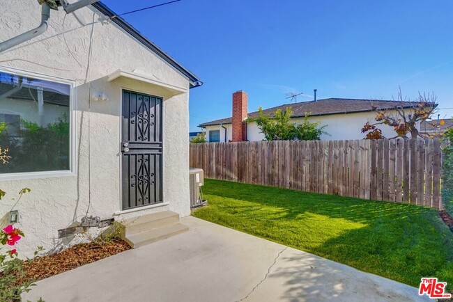 Building Photo - 4725 Sawtelle Blvd