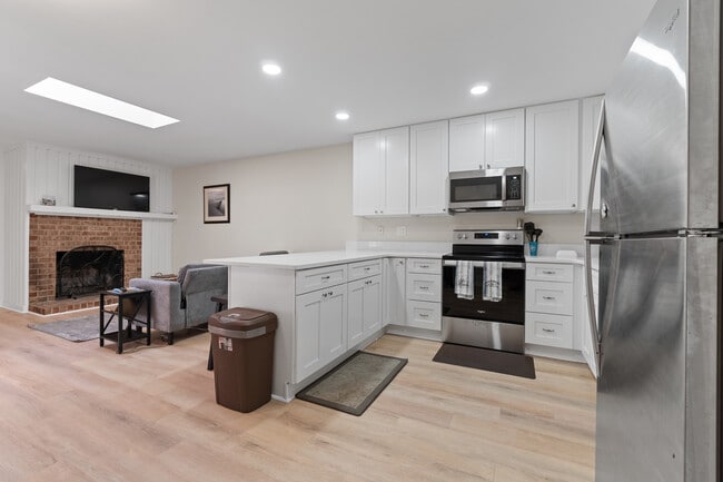 Building Photo - 1611 Ocean Bay Dr