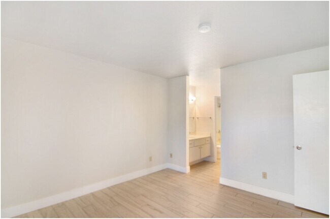 Building Photo - 2 Bedroom Dana Point Condo!