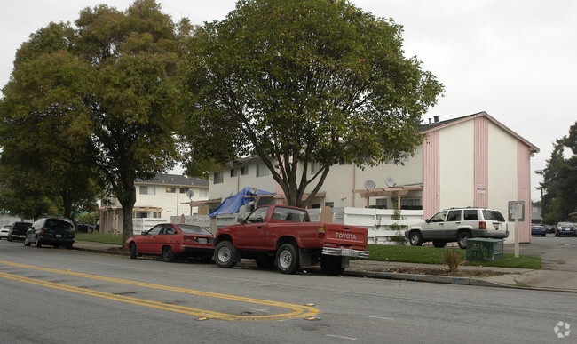 Primary Photo - Glenmore Apartments