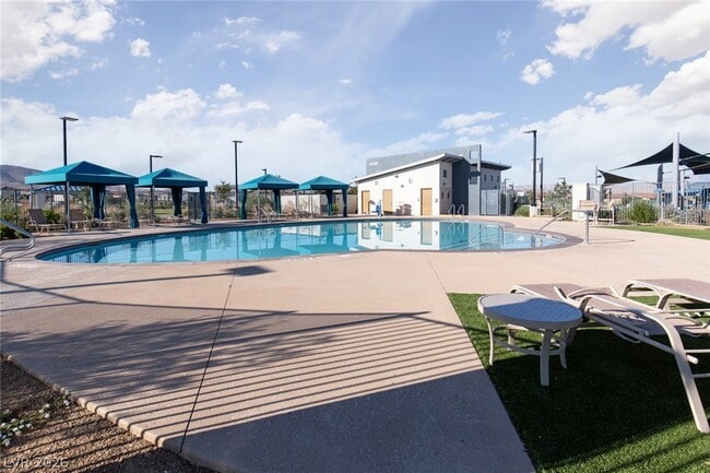 Building Photo - 2448 Bellinzona Pl