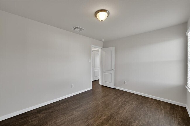 Building Photo - 946 Fife Dr