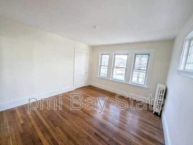 Building Photo - 37 Brainard St