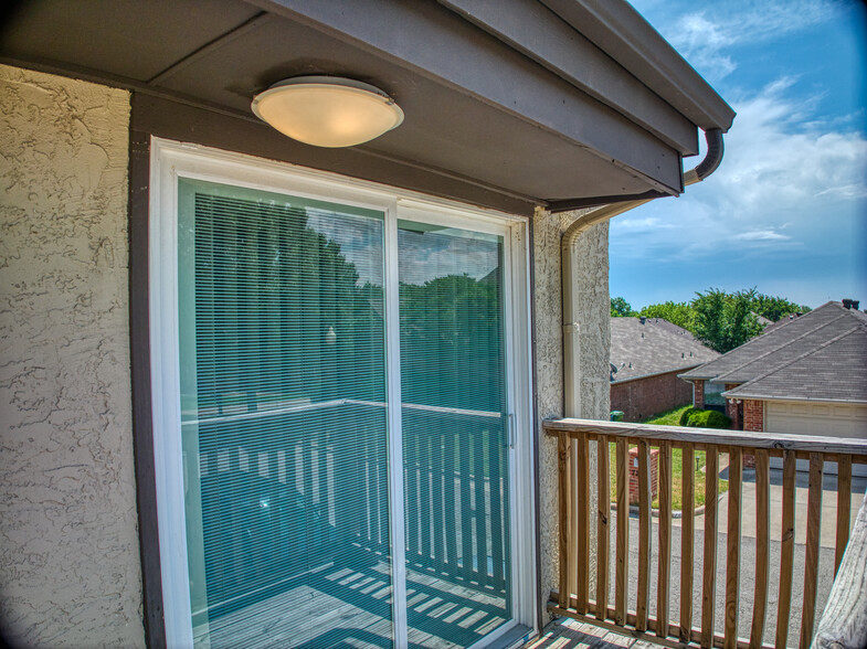 Building Photo - 711 Harbour Town Dr
