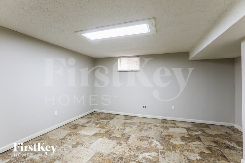 Building Photo - 8921 E 90 Terrace