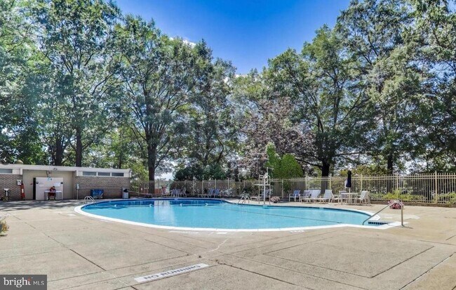 Building Photo - 1435 4th St SW