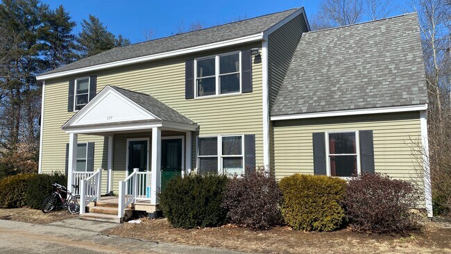 Primary Photo - University Student Rental- Available for t...