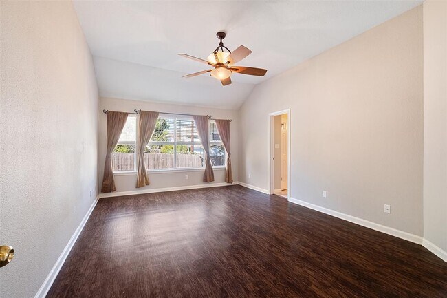 Building Photo - 500 Sophie Ct