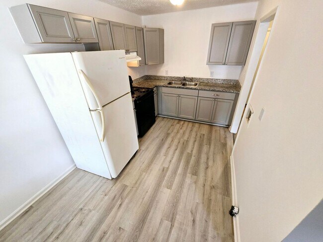 Building Photo - 2485 Michelle Dr