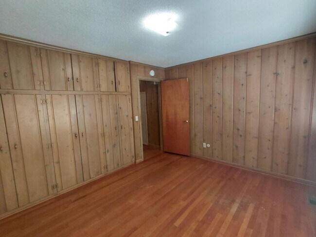 Building Photo - 1507 Brennen Rd