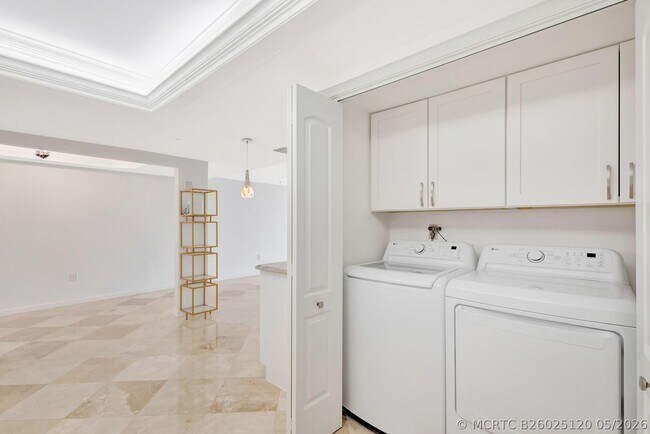 Building Photo - 400 S Beach Rd