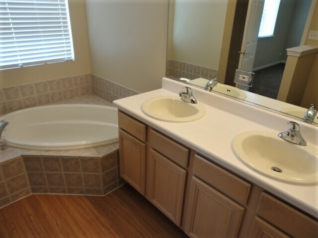 Building Photo - 558 Alcott Ln