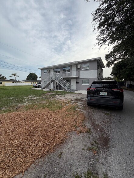 Building Photo - 363 Ridge Rd N