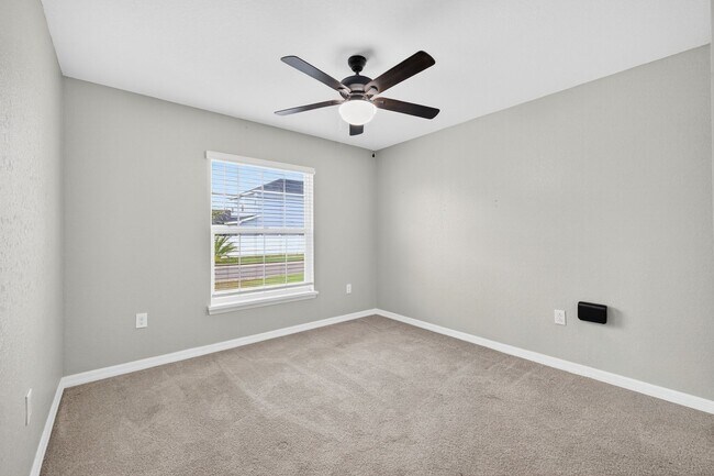 Building Photo - New Spacious 4 Bed - W/Amenities!