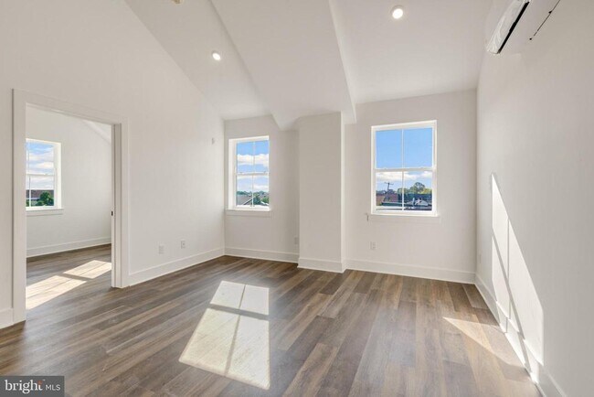 Building Photo - 7037 Ridge Ave
