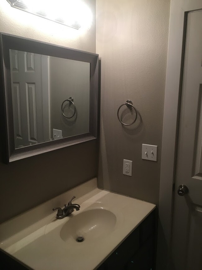 Building Photo - 719-721 N Storer Ave