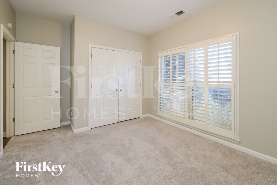 Building Photo - 8995 Country Leaf Cove