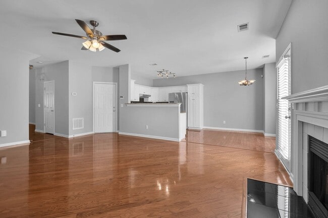 Building Photo - Beautiful and light-filled home in the desirable Normandy Place community located in Nashville’s ...