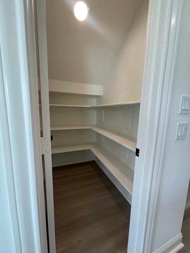 Building Photo - Luxurious NEW CONSTRUCTION 4/4.5 Home Near Baylor Campus!