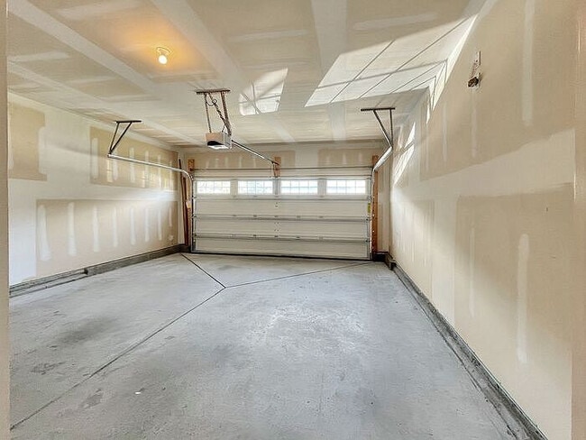 Building Photo - Room in Townhome on Pecan Ridge Way