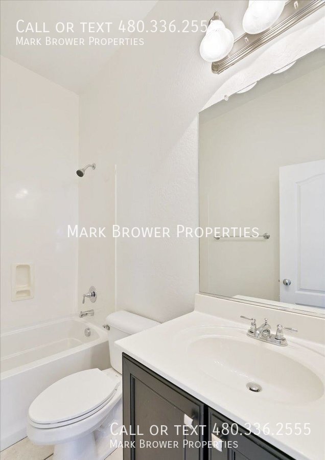 Building Photo - 11423 W La Reata Ave