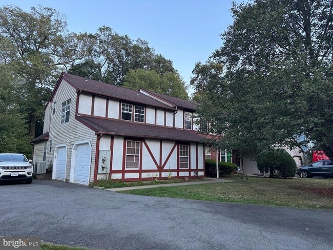 Building Photo - 556 S Dove Rd