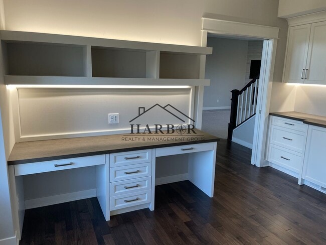 Building Photo - 2049 Kerry Dr NE